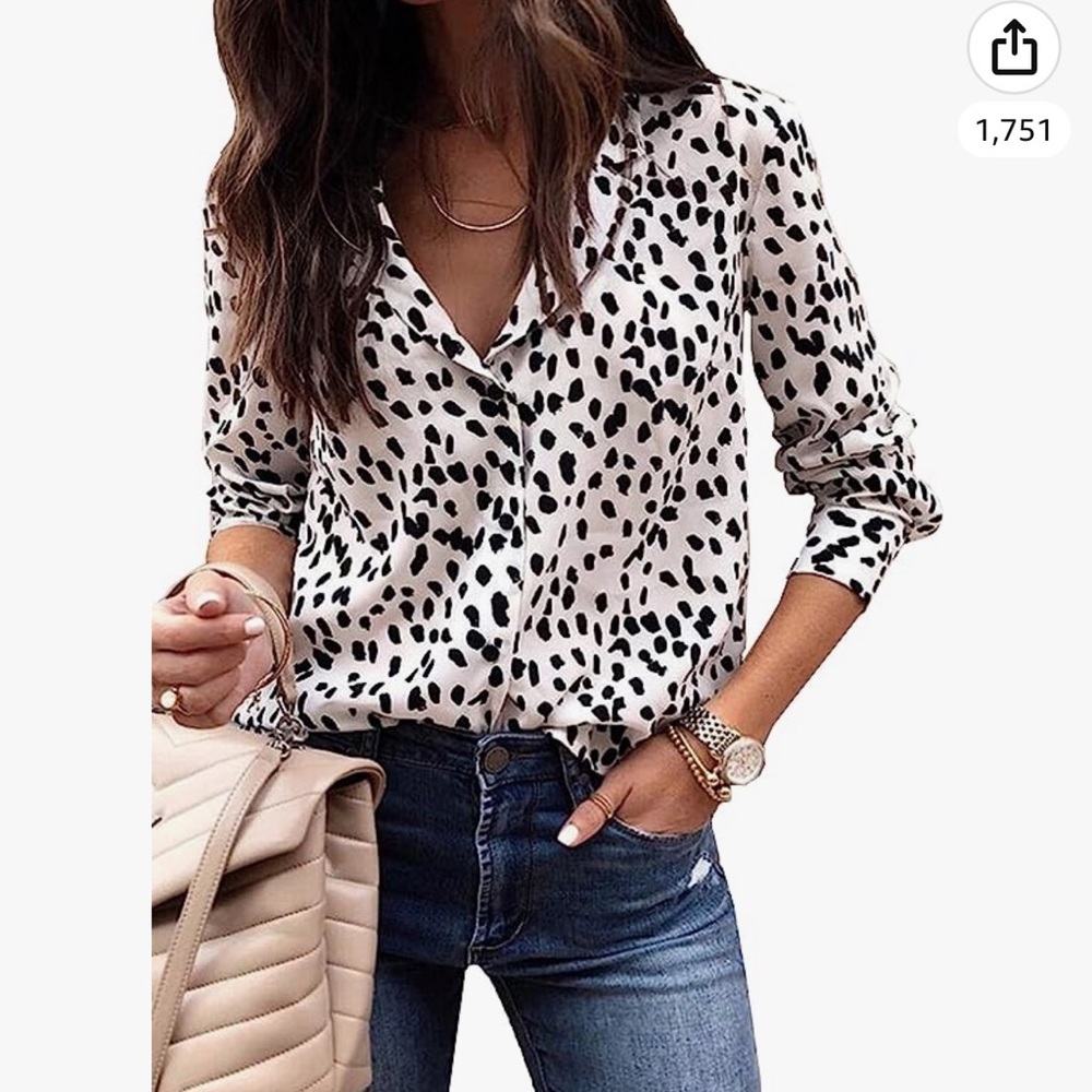 🌟 NWT Women’s V-Neck Leopard Print Shirt 🌟
